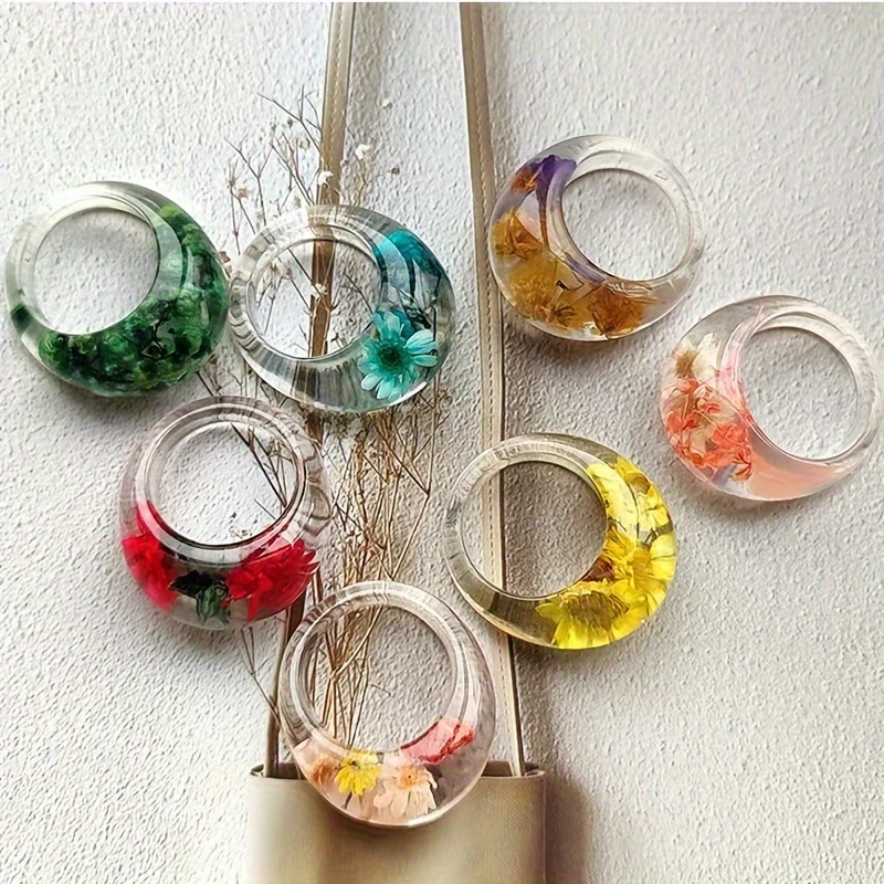 Elegant Resin Ring with Dried Flowers, No Plating or Setting